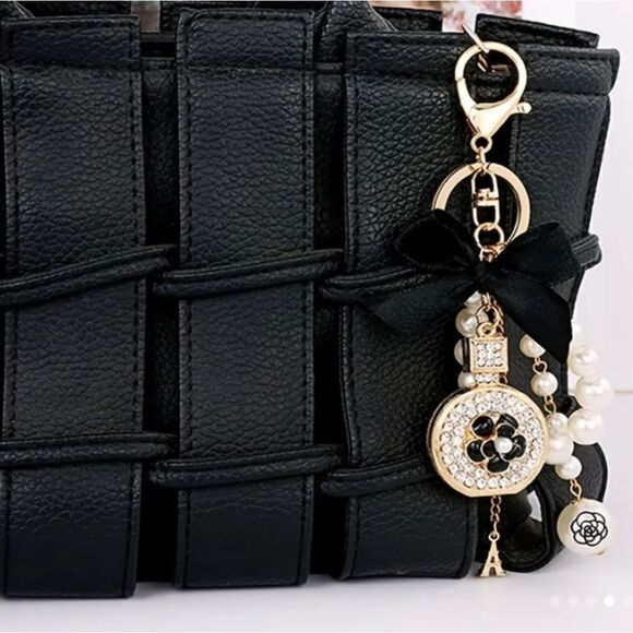 Elegant Pearl and Black bag charm and Key Holder - Picture 4 of 5